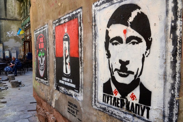 Cosaco - graffiti anti-Putin en Lviv